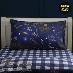 Harry Potter Hogwarts Glow In The Dark Duvet Cover And Pillowcase Set -IT Luggage Kids Sales Store 30691832 alt01