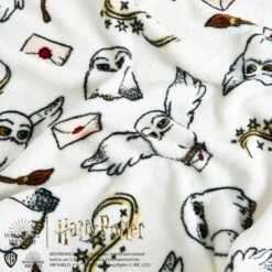 Harry Potter White Hedwig Fleece Blanket -IT Luggage Kids Sales Store 30797618 alt02