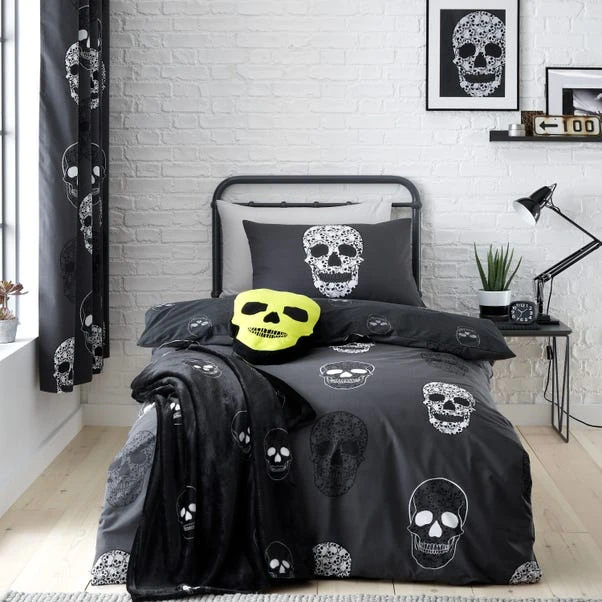 Catherine Lansfield Skulls Reversible Duvet Cover & Pillowcase Set 4 Catherine Lansfield Skulls Reversible Duvet Cover & Pillowcase Set - Image 4