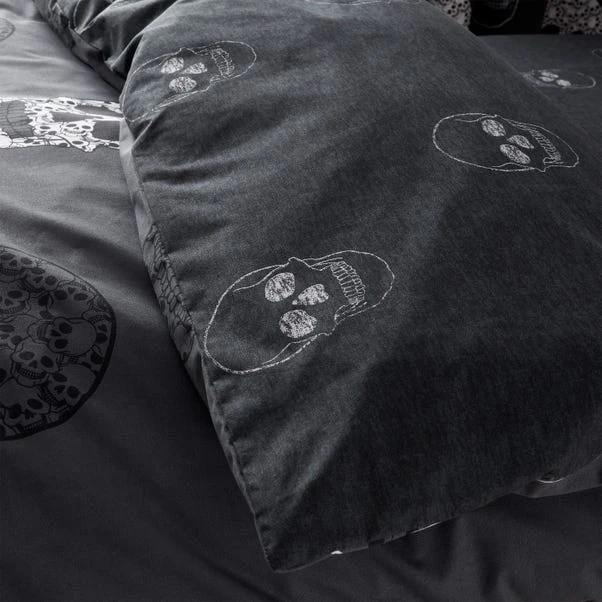 Catherine Lansfield Skulls Reversible Duvet Cover & Pillowcase Set 6 Catherine Lansfield Skulls Reversible Duvet Cover & Pillowcase Set - Image 6