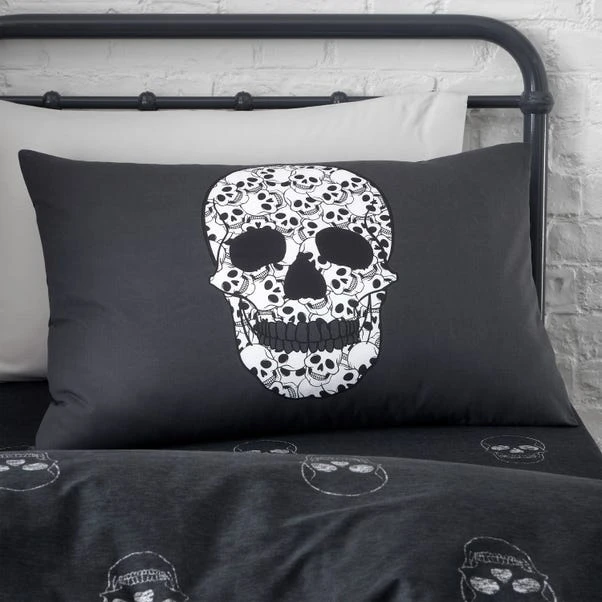 Catherine Lansfield Skulls Reversible Duvet Cover & Pillowcase Set 2 Catherine Lansfield Skulls Reversible Duvet Cover & Pillowcase Set - Image 2